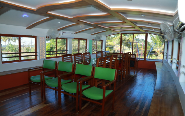 Sreekrishna 3 Bedroom Private Houseboat Hotel