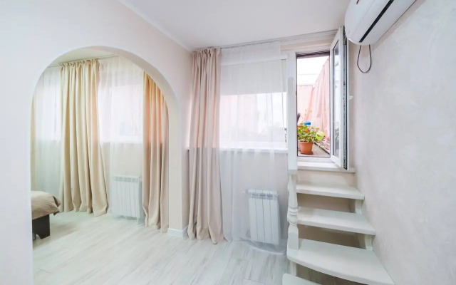 Italyyanskaya S Bolshoy Verandoy Flat