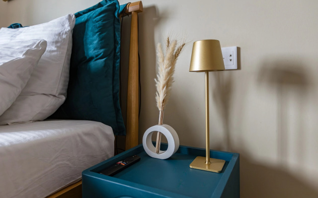 Dizaynerskaya Studiya Na Beregu Reki Flat