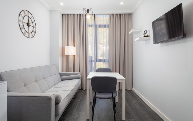 Апартаменты Белоснежные с Отдельной Кухней-столовой