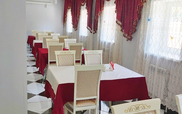 Отель Корона