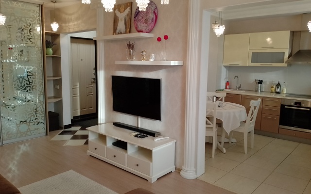 Pritomskij Klassik 2-komnatnye apartamenty naprotiv Kassacionnogo suda, ryadom s Kuzbass-Arena Flat