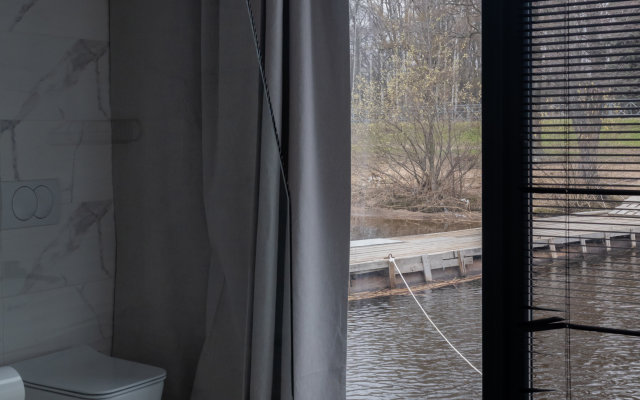 Коттедж Дом на воде Whitemare на Южной дороге