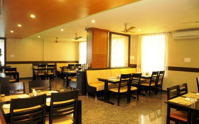 Hotel Raj Vista Suites & Convention