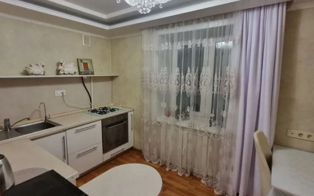 Na Lva Tolstogo Flat
