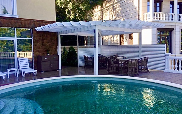 Roza Vetrov Guest House