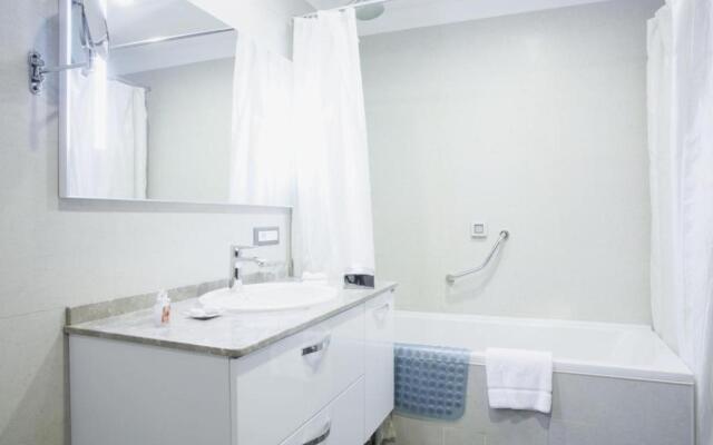 Parkside Hotel & Apartments