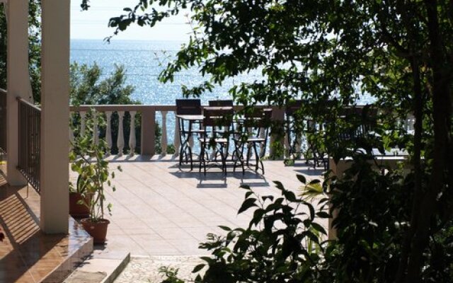 Anzhelika-Albatros Hotel