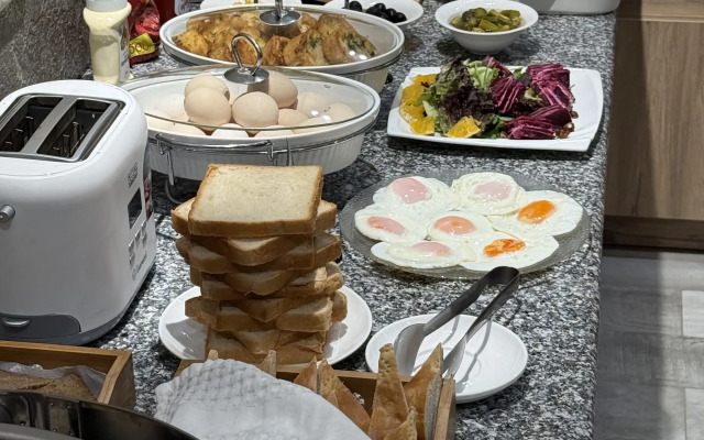 Afsona Hotel