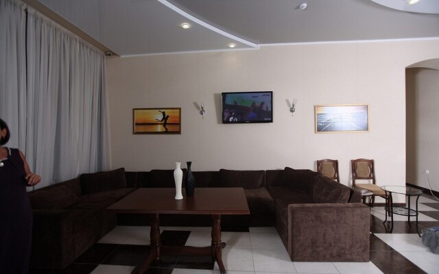 Luna Hotel