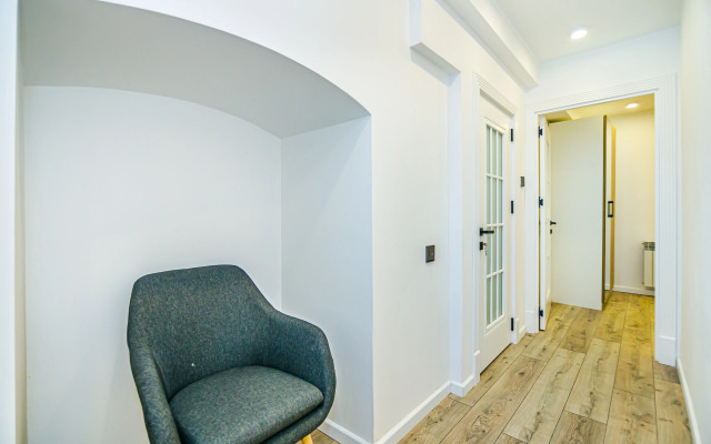 Imparator in Nizami Street Apartment