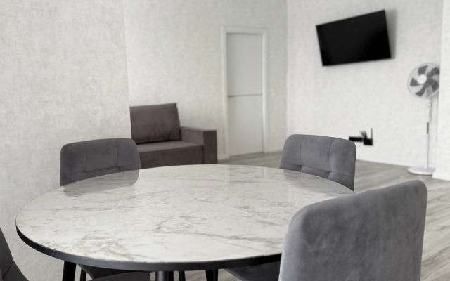 Апартаменты двухкомнатные с балконом