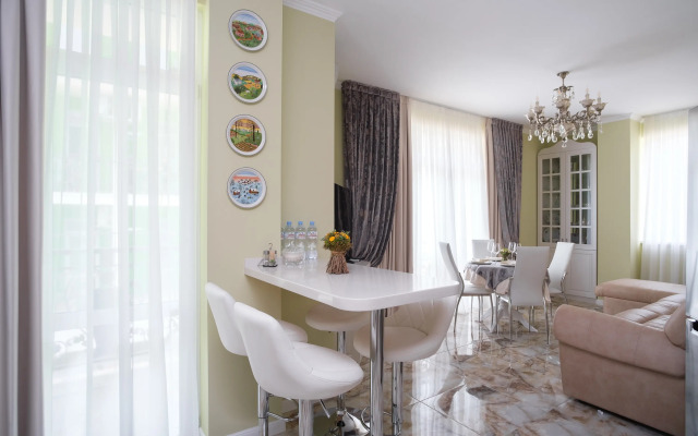 Red Apartments Art Layt Siti Tsereteli Apartments