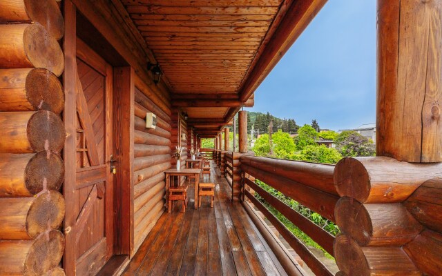House Izbushka (Zhiloj dom)
