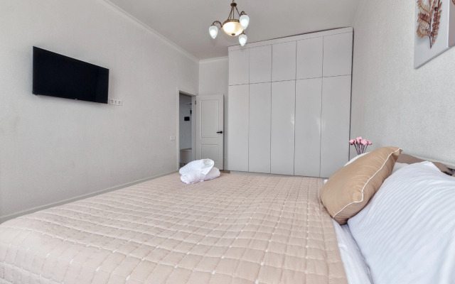 Evro2 v Samom Serdtse Stolitsy Flat
