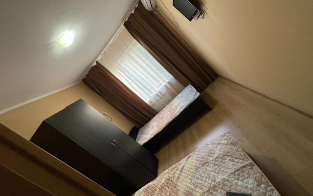 Pyatikomnatnaya Na 14 Chelovek Flat