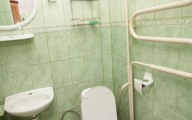 Oranzhevaya Na Mira Kirishi Flat