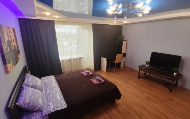 Квартира трёхкомнатная с двумя уборными лифтом и балконом