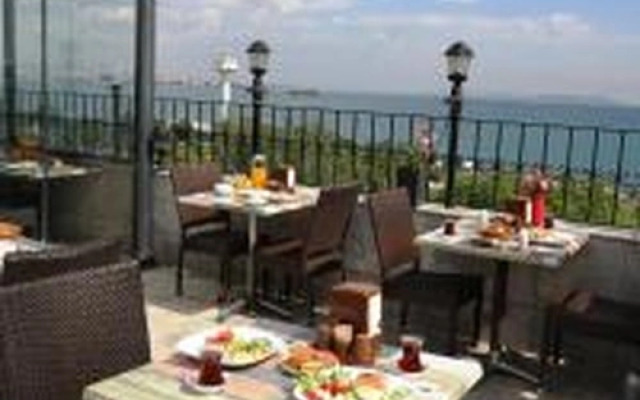 Sea House Suites