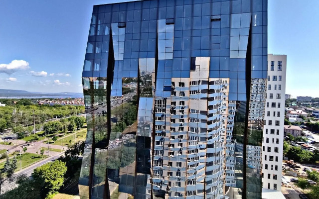 Na Ulitse Novo-Sadovaya 215 Flat