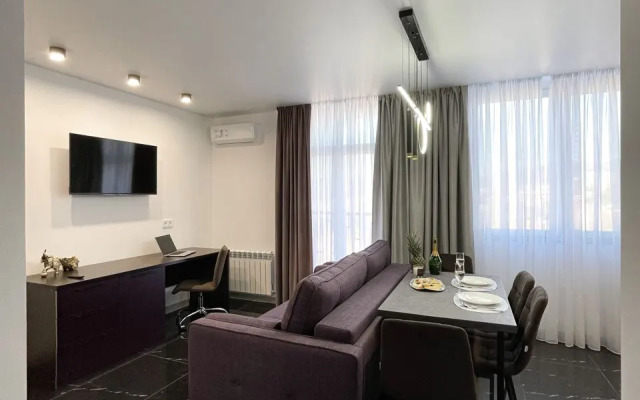 Апартаменты-студия улучшенная с кроватью, двуспальным диваном и балконом, 16 этаж