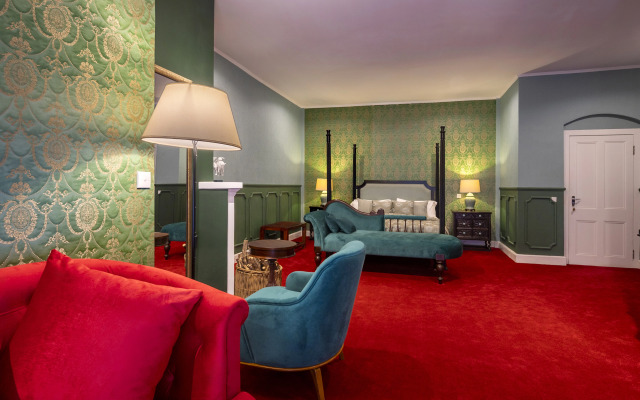 Hill Rise Luxury Villa & Stables by Edwards Collection Villa