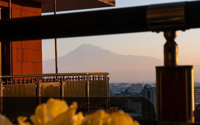 KeyGo #0123, 2 Bedroom, Near Yeritasardutyan Park, View of Ararat Apartments
