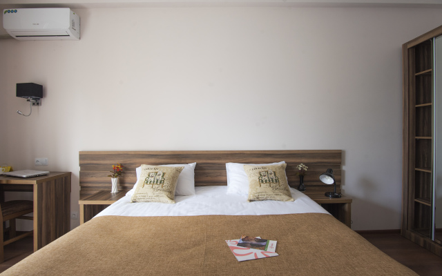 Day Room Art Hotel