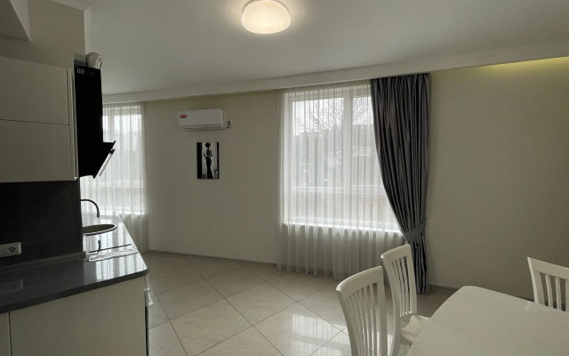 Yalta Almaz Apartments 8