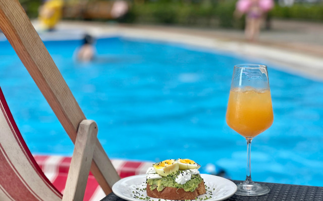 Hotel White Sails Residential