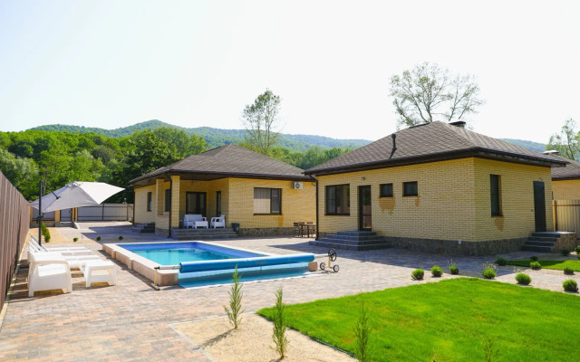 Lazurny Private House
