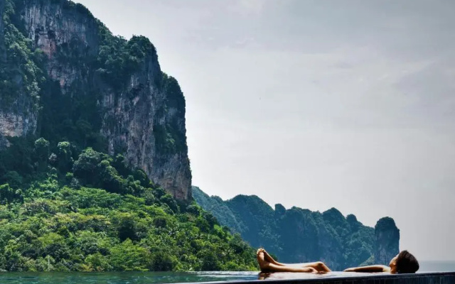 Avani Ao Nang Cliff Krabi Resort