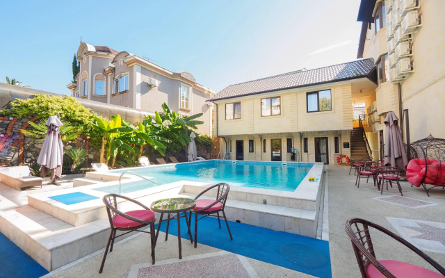 S Basseynom Ryadom S Plyazhem Albatros Apartments