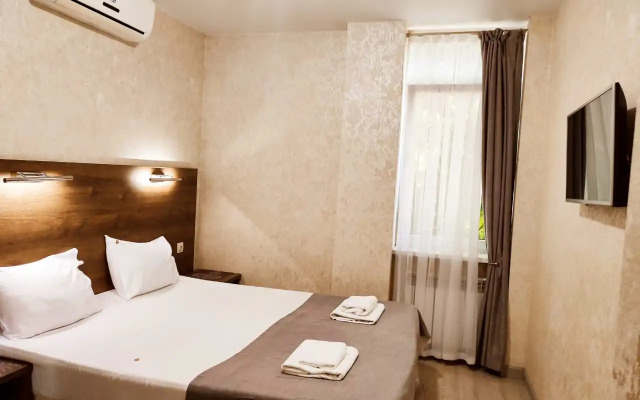 Maro Hotel