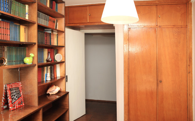 Trekhkomnatnaya Flat