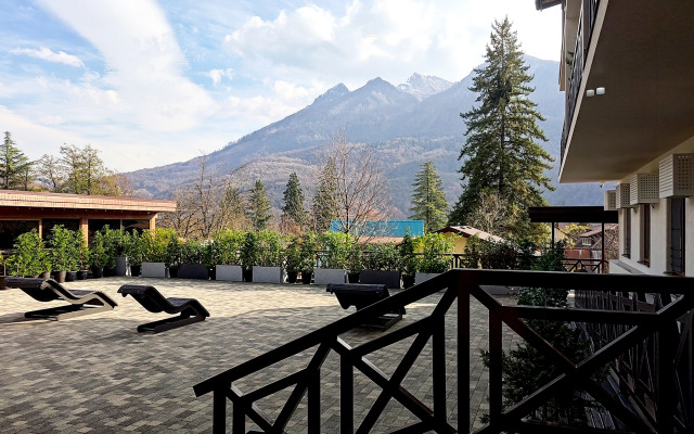 Апартаменты студия Лес бассейн, баня, панорама на горы