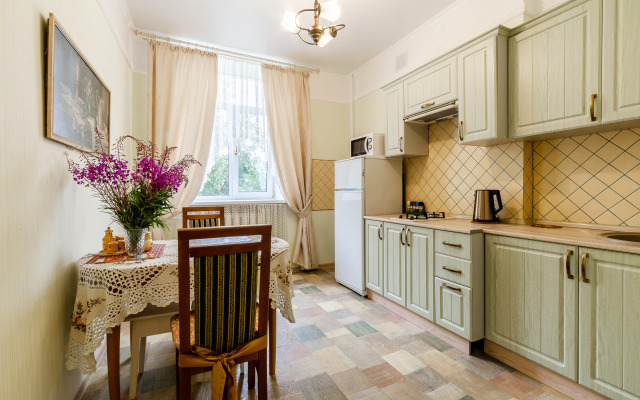 Na Oktyabryskom Prospekte 14 Flat