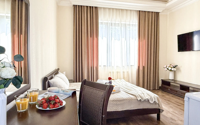 Na Kirova 14 Guest House