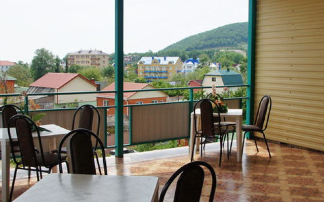 Izumrud Hotel