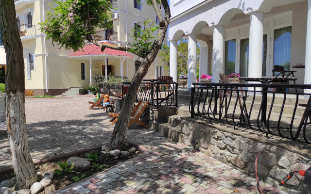 Primorskiy Dvorik Hotel