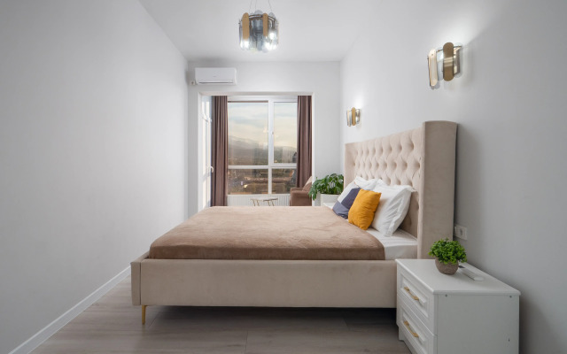 Yevrodvushka S Potryasayuschim Vidom Na Gory Flat