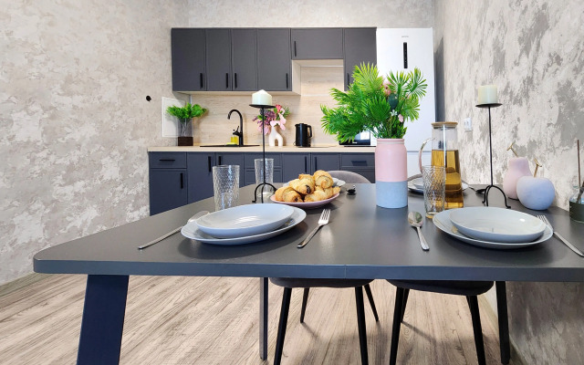 Апартаменты Уютная 3-комнатная на Взлетке возле ТРЦ Планета