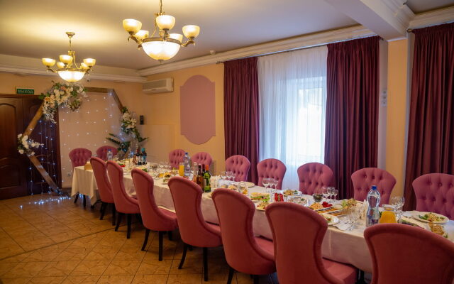 Saratovskaya Hotel