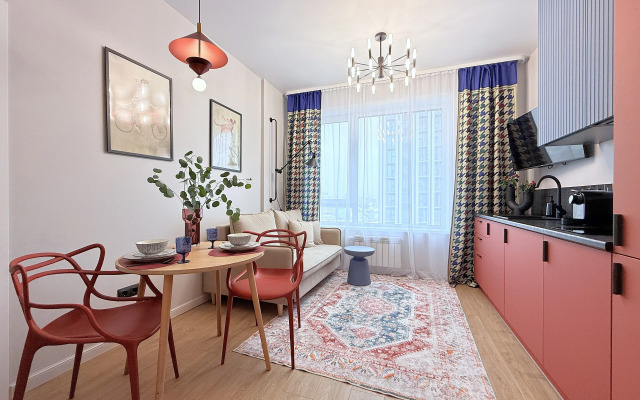 YARKIY DIZAYN, PANORAMA NA REKU PRYAMO S KROVATI Apartments