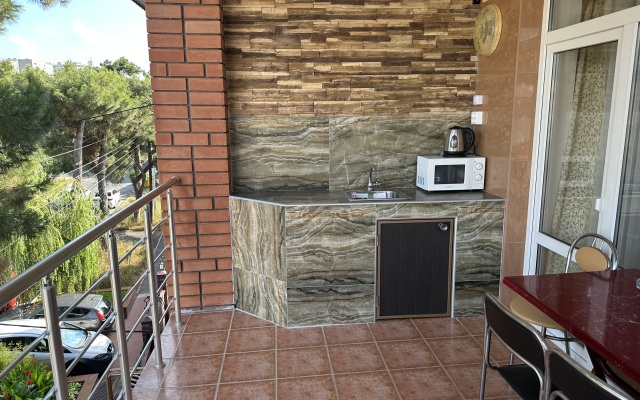 Otdykh U Alexandra Guest House
