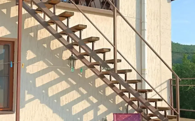 Частный дом Дом в лесу с видом на горы