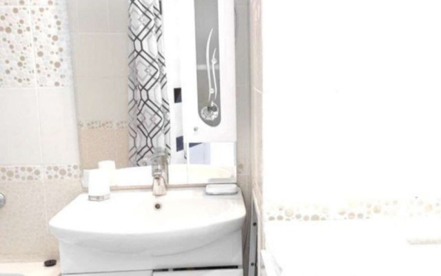 Квартира Уютная Двухкомнатная рядом с ТРЦ Планета