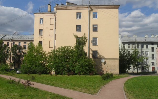 Na Prilukskoy 13 Apartments