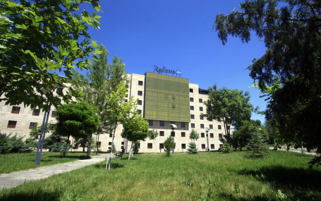 Hotel Radisson Blu Yerevan 5*