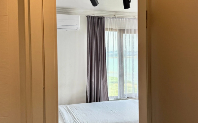 Aphra at Tbilisi Sea Hotel